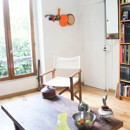 Appartamento With Terrace Near Buttes-chaumont Parigi